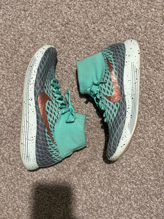 Nike Women's Lunarepic Running Shoes - Picture 2 of 5